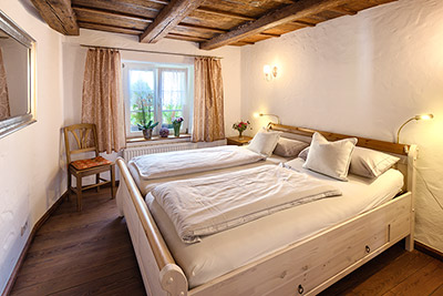 Schlafzimmer mit Doppelbett